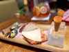 Aceitunas Líquidas, Queso Manchego, Pan con Tomate  y conos de Salmón con hueva de Truchas. Foto/Gregorio Mayi.