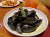 Mejillones a la brasa, con mojo verde. Foto?Gregorio Mayi