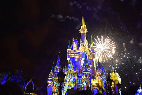 Happily Ever After El Espectaculo Que No Te Puedes Perder En Disney Travels And Viajes