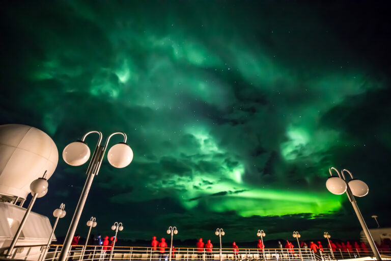 Aurora Boreal, vista desde el Silver Cloud de Silversea. Foto Lacey Dawson.