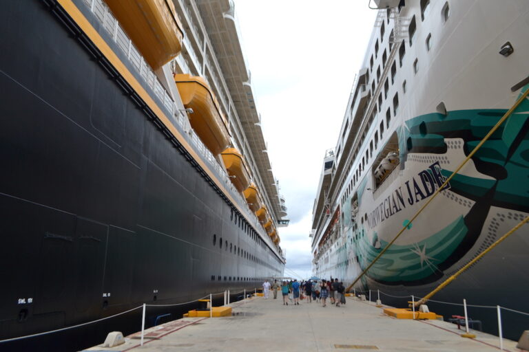 Barcos en puerto. Foto Gregorio Mayi.