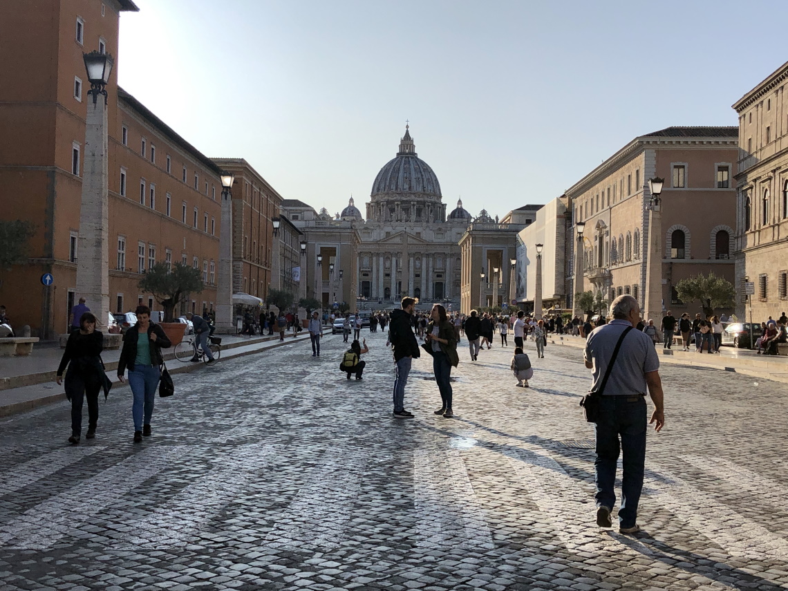 Plaza de San Pedro en El Vaticano. Foto Gregorio Mayi.