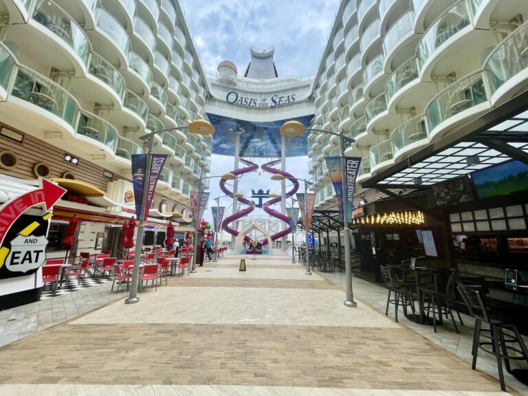 El Oasis of the Seas ya volvió a navegar. Foto Gregorio Mayí.