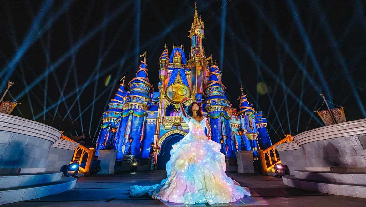 Traje de boda para casarte en Disney.