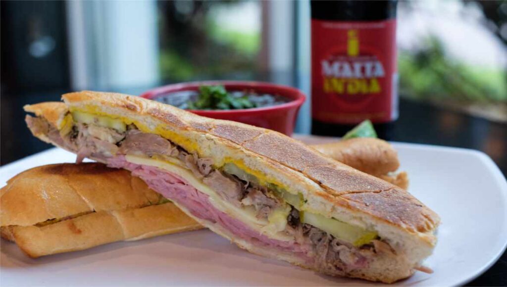Zaza Cuban Comfort Food marca una década de auténtica comida casera cubana en la Florida Central.