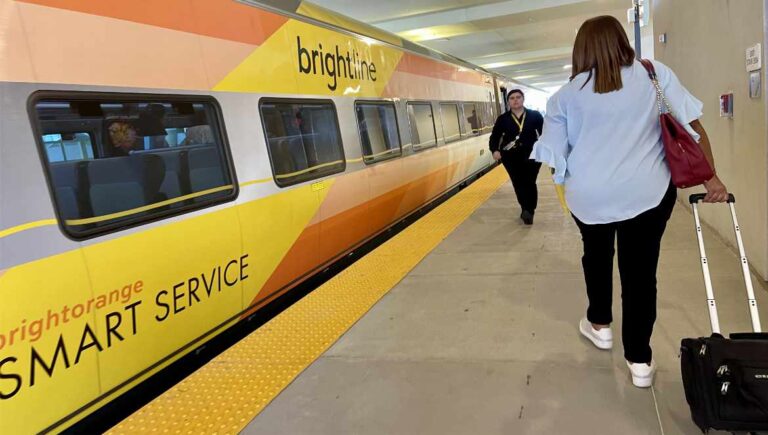 Brightline Tren entre Orlando y Miami